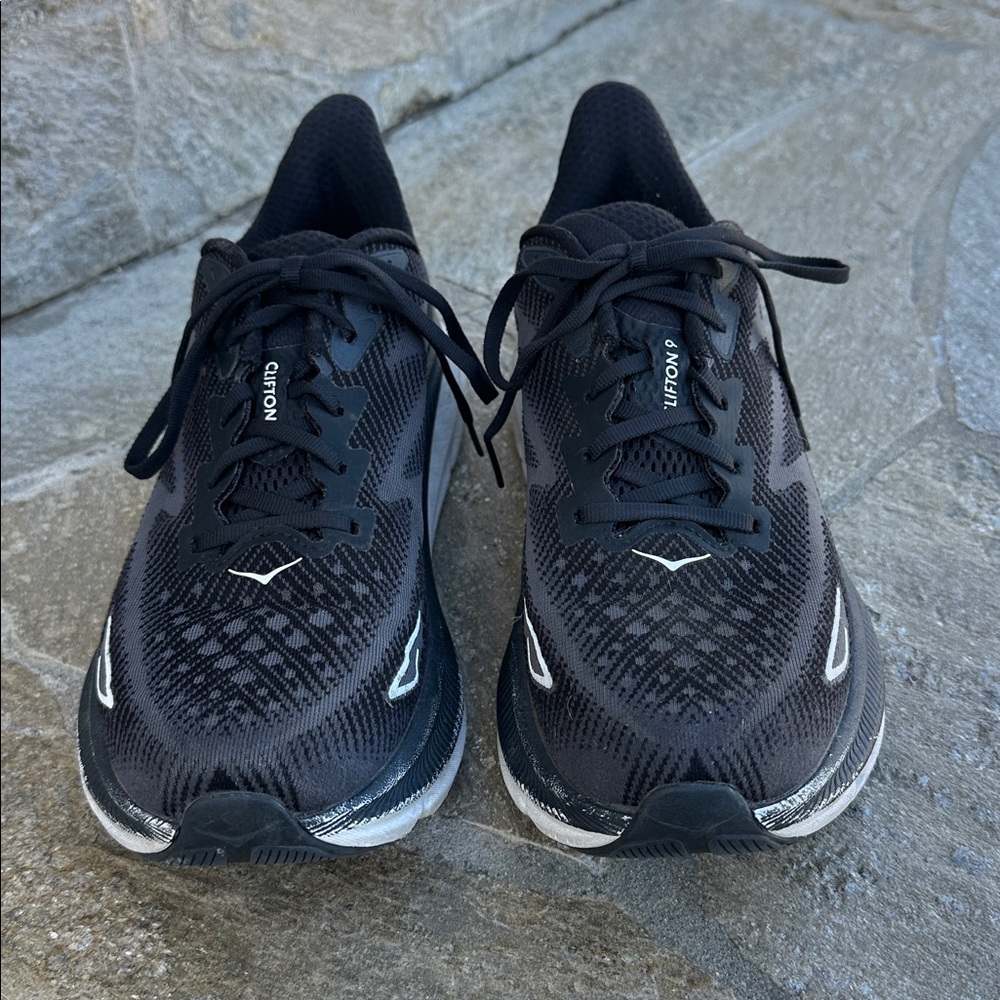 Hoka Men's Black and White CLIFTON 9 Road & Running Athletic Shoes - Size 10 - Picture 4 of 8
